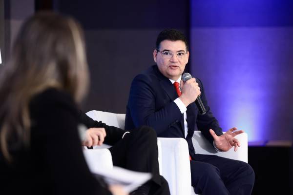 <i>Carlos Girón, vicepresidente corporativo de Imagen y Reputación Institucional de Grupo Financiero Atlántida, durante participación en el panel “Alta Confianza, Honduras”. FOTO YOSEPH AMAYA.</i>