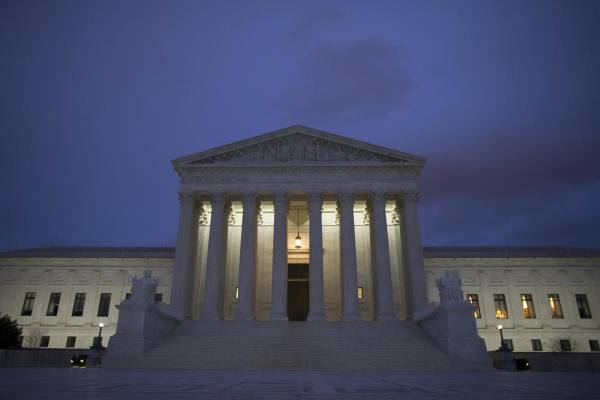 <i>Fotografía de archivo de una vista general del frontispicio del edificio sede del Tribunal Supremo estadounidense, en Washington DC (EE.UU.). EFE/Michael Reynolds</i>