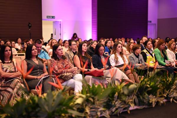 <i>Desde 2016, los encuentros presenciales de Mujeres Desafiantes en El Salvador, Honduras, Guatemala y Costa Rica han convocado a más de 100 panelistas y 3.000 asistentes. (Foto: E&amp;N)</i>