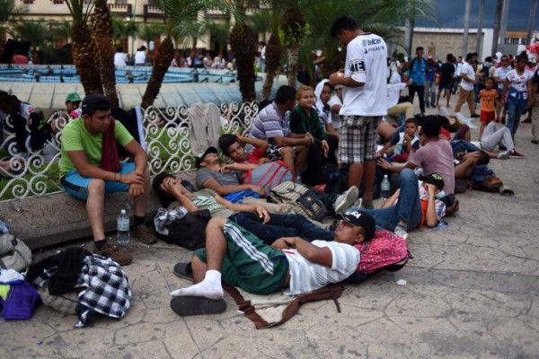 Trump dice que hará todo lo posible para detener a migrantes hondureños