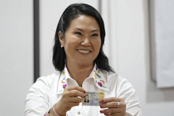 <i>Fotografía de archivo del 7 de junio de 2026 de Keiko Fujimori en Lima (Perú). El escrutinio de la segunda vuelta de las elecciones presidenciales de Perú concluyó este lunes y confirmó el triunfo de Fujimori sobre Roberto Sánchez por una estrecha diferencia de 49.641 votos. EFE/ John Reyes /ARCHIVO</i>