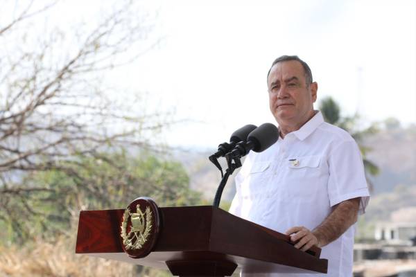 Presidente de Guatemala visitará Taiwán en busca de inversiones y apoyo