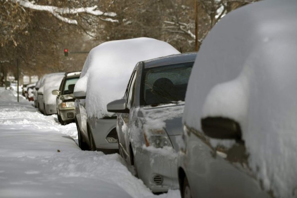 EEUU: La nieve paraliza el tráfico aéreo el Día de Acción de Gracias
