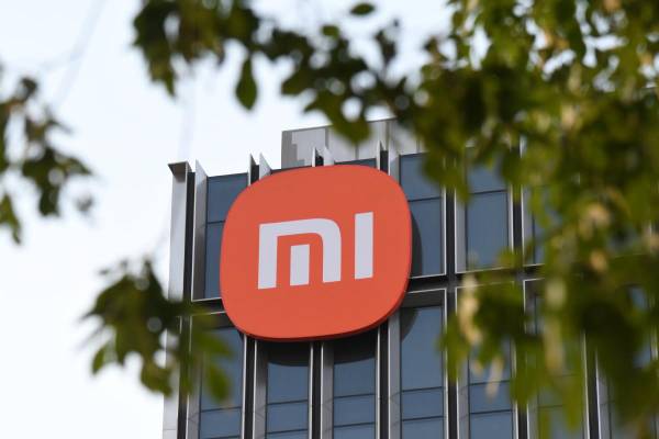 Los envíos de teléfonos inteligentes de Xiaomi se estiman en 175-180 millones de unidades, lo que implica un crecimiento del 4-7 %, mientras que los precios de venta promedio se ven aumentando del 3-5 %. Foto de EFE