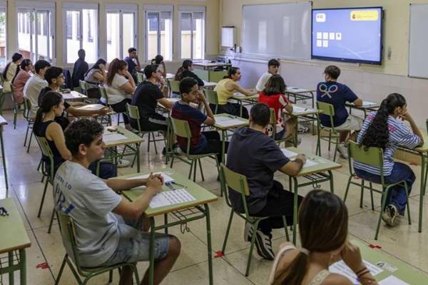 La IA obligará al sistema educativo a transformar los objetivos de aprendizaje, señala el informe de la OCDE.(Foto: EFE)