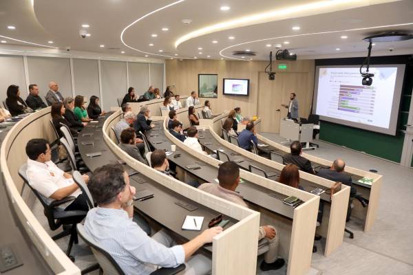 La iniciativa está dirigida a jóvenes profesionales en etapa temprana de su carrera, con alto potencial de liderazgo. Foto de cortesía
