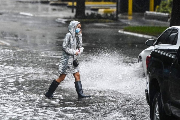 Tormenta Eta golpea Florida tras azotar Cuba y América Central