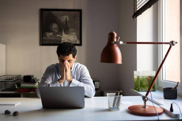 <i>La desconexión comienza cuando el colaborador deja de encontrar sentido a su trabajo, siente que su opinión ha perdido valor o percibe que su esfuerzo pasa inadvertido. Foto de iStock</i>