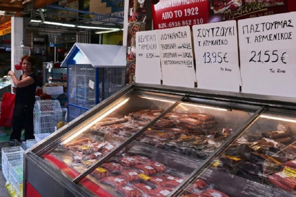 Grecia reabre bancos, hace pagos atrasados y sale del ‘default’