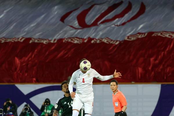 <i>Partido de fútbol en Irán. EFE/EPA/ABEDIN TAHERKENAREH/Archivo</i>