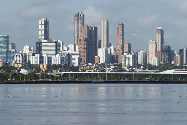 <i>Fotografía de archivo que muestra el río Magdalena y de fondo la ciudad de Barranquilla (Colombia). (EFE/ Mauricio Dueñas Castañeda)</i>