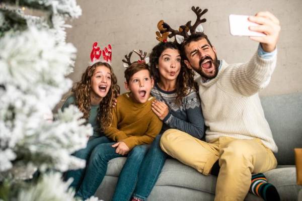 Descubra cómo compartir fotos navideñas con Google a cualquier persona