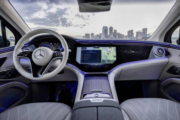 ChatGPT estará en los vehículos de Mercedes-Benz para hablar con los conductores