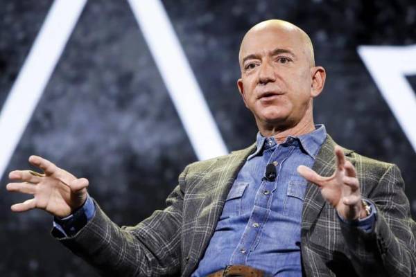 Bezos busca recaudar US$100.000M para comprar empresas manufactureras