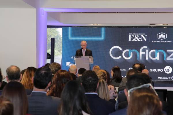 Keynote speaker del evento 2025, Roberto Zamora, presidente del Consejo Empresarial de América Latina (CEAL) y de Grupo Lafise, planteó que la confianza es, ante todo, una decisión consciente, invisible, intangible, pero absolutamente presente. FOTO ARCHIVO E&amp;N