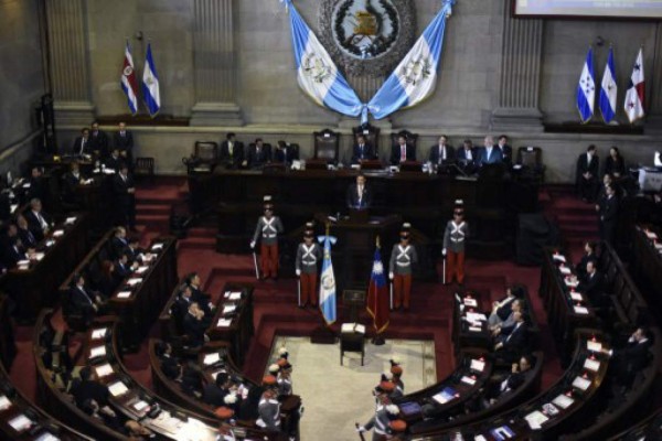 Guatemala: Presidente del Congreso 'denuncia' a diputados ligados al narco