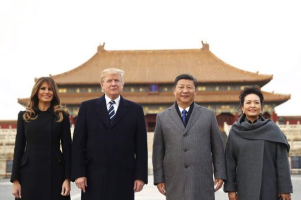Xi recibe con pompa al presidente Trump en primer día de gira por Pekín