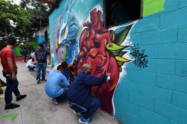 El Salvador: Coloridos grafitis sustituyen la simbología pandillera