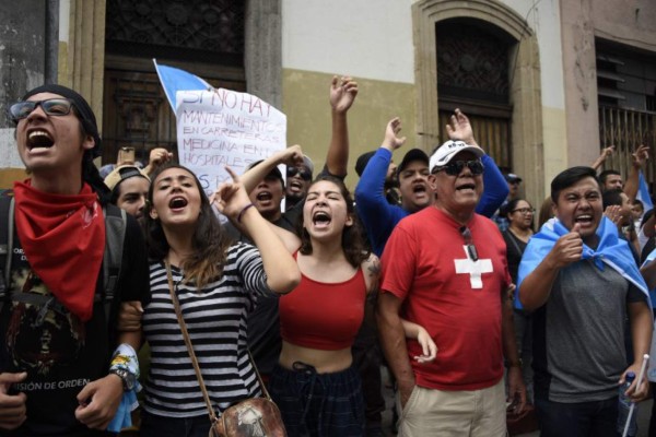 Guatemala: Protestas anticorrupción marcan festejos de independencia