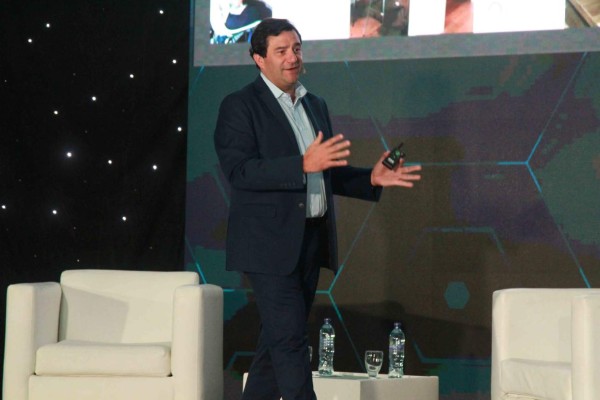 CEO de Microsoft habló de la transformación digital de la empresa en Guatemala