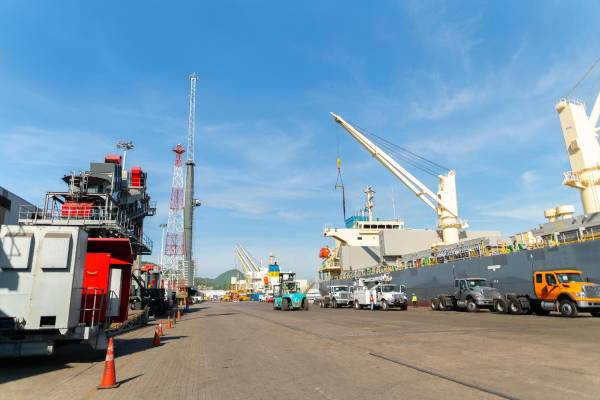 <i>El transporte, vinculado a la conectividad marítima; la actividad portuaria y la plataforma logística panameña, generaron US$5,873.6 millones entre enero y junio de 2026. Foto de iStock</i>
