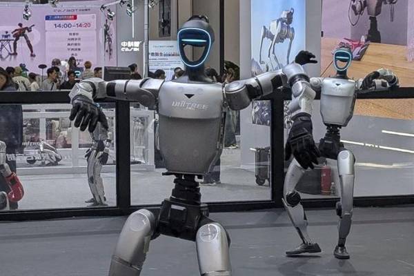 <i>Antes el robot dudaba y era poco eficiente. Ahora sigue siendo algo más lento que una persona, pero trabaja de manera relativamente fluida, explican los fabricantes. (Foto: EFE)</i>