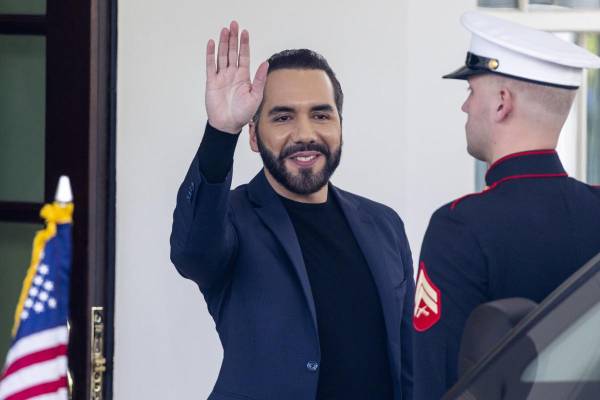 <i>UE: El Salvador lamenta que un bloque envejecido, sobreregulado, dependiente de la energía, rezagado tecnológicamente y liderado por burócratas no electos todavía insista en dar sermones al resto del mundo, dijo el presidente de El Salvador, Nayib Bukele. Fotografía de archivo. EFE/SHAWN THEW</i>