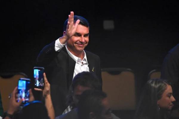 <i>Bolsonaro presentó un plan de gobierno centrado en combate al crimen organizado, una reforma del Poder Judicial, el reajuste del gasto público y una política exterior pragmática orientada hacia Estados Unidos, Argentina e Israel. (Foto: EFE)</i>