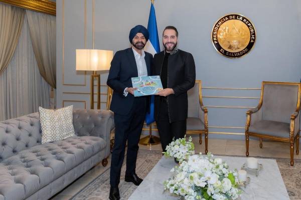<i>El presidente de El Salvador, Nayib Bukele, recibió al titular del Banco Mundial, Ajay Banga. Foto de cortesía</i>