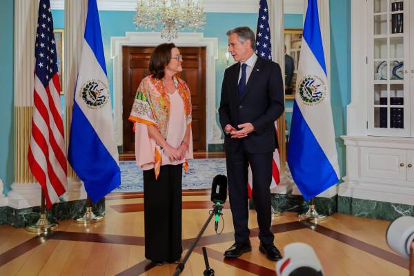 EEUU y El Salvador buscan ‘profundizar cooperación’ en encuentro entre cancilleres