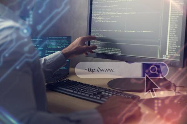 <i>El scraping es una técnica de inteligencia de fuentes abiertas (OSINT, open-source intelligence) que automatiza la extracción y el análisis de grandes volúmenes de información de internet. Foto de iStock</i>