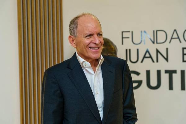 Juan José Gutiérrez funge como Presidente Chairman de CMI Alimentos, en Corporación Multi Inversiones; Chairman of the Board - Del Real Foods y del Consejo de Administración de Pronaca Ecuador / Toledano Panamá, así como Vicepresidente de la Fundación Juan Bautista Gutiérrez.