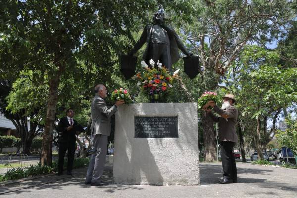 <i>El ministro de Cultura y Deportes, Luis Méndez Salinas, detalló que los restos del célebre escritor reposarán en el Centro Cultural que lleva su nombre en la capital guatemalteca. Foto de cortesía</i>