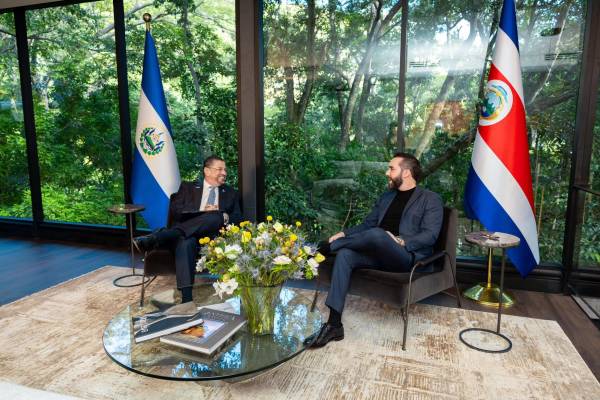 <i>Los presidentes de El Salvador, Nayib Bukele, y de Costa Rica, Rodrigo Chaves, firmaron el acuerdo de la Declaración de Coatepeque con el cual crearon el “Escudo de las Américas”. Foto de cortesía</i>