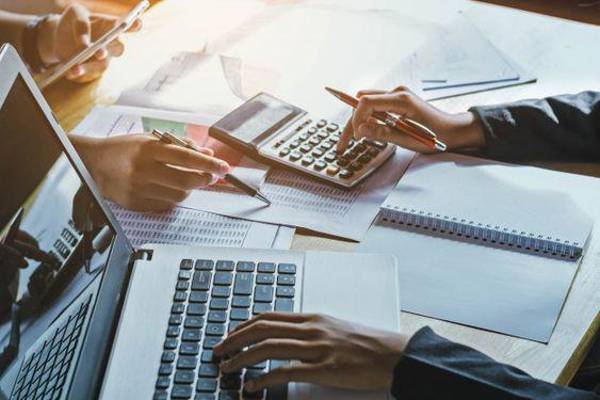<i>Según la firma, la medida podría reducir controversias tributarias y brindar mayor certeza jurídica sobre la deducibilidad de mermas y pérdidas. Foto de iStock</i>