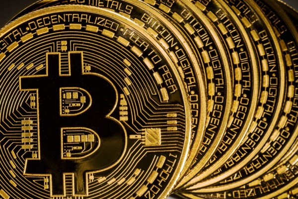 Mala semana para el Bitcoin, se desplomó 18% por negativa de la SEC