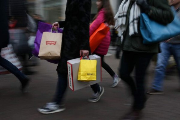 Estadounidenses se vuelcan en el 'Black Friday' aprovechando descuentos