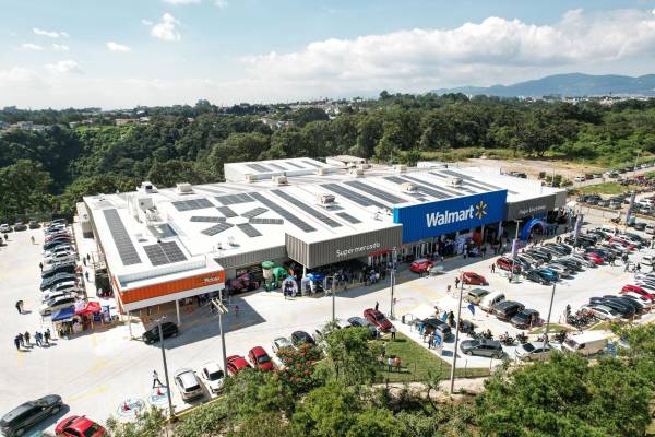 <i>Con una fuerza laboral de más de 37.000 asociados, Walmart se mantiene como uno de los principales empleadores de Centroamérica. Foto de cortesía</i>