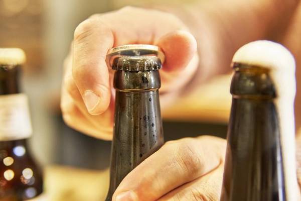 <i>La caída en las ventas de cerveza en 2025 se sumó a varios años de crecimiento débil o estancado. Foto de Colorsandia / Getty Images/iStockphoto</i>