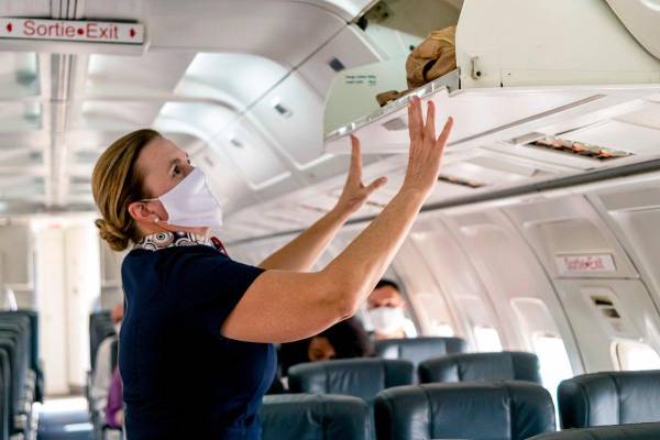 Aerolíneas de EEUU eliminan el uso obligatorio de mascarilla