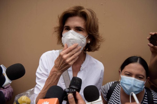 Cristiana Chamorro, former director of the Violeta Barrios de Chamorro Foundation, arrives at the headquarters of the 'Ciudadanos por la Libertad' (CXL) party in Managua to formalize her intentions to register as a presidential pre-candidate for the party, on June 1, 2021. (Photo by Inti OCON / AFP)