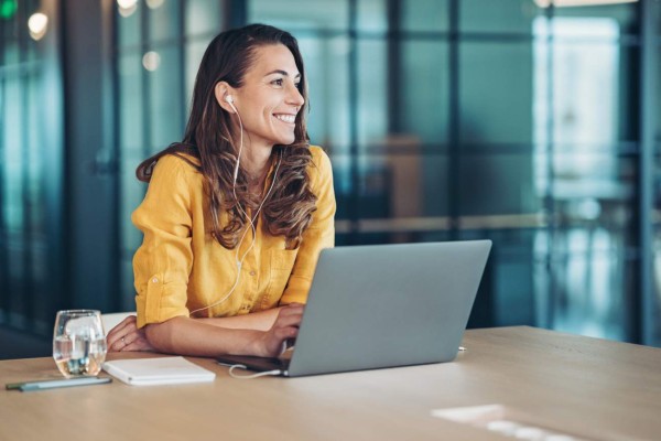 Portrait of a smiling businesswoman