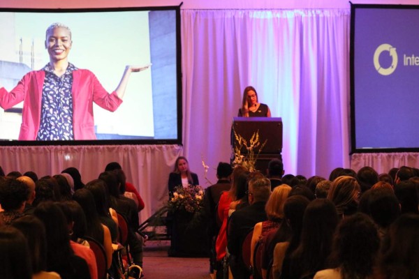 Balanceforbetter: inspirar y conectar a mujeres con la industria 4.0