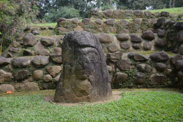 <i>Tak'alik Ab'aj fue una ciudad comercial cosmopolita habitada en principio por olmecas (1.500 a.C. a 100 d.C.) y luego por mayas en el período preclásico medio (800 al 300 a.C), según la arqueóloga Christa Schieber. FOTO AFP</i>