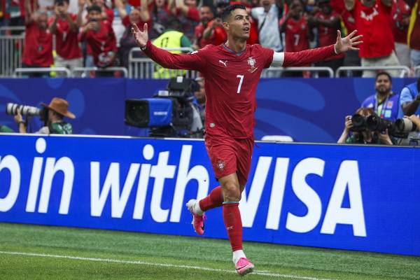 <i>Cristiano Ronaldo, de Portugal, celebra un gol contra Uzbekistán durante el partido de fútbol del Grupo K de la Copa Mundial de la FIFA 2026, disputado en el Estadio de Houston, Texas, EE. UU., el 23 de junio de 2026. (Mundial de Fútbol) EFE/EPA/MIGUEL A. LOPES</i>