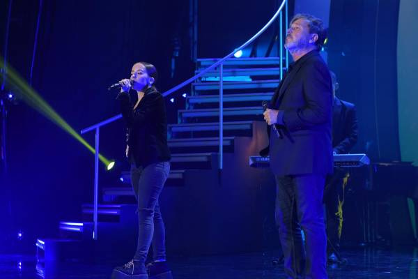 <i>Entre las sorpresas, se destacó la aparición en el escenario de Camilo y Evaluna y Yandel, cuyos nombres no estaban incluidos en el cartel y provocaron intensos gritos de la audiencia que superó las 15.000 personas. Foto de cortesía</i>