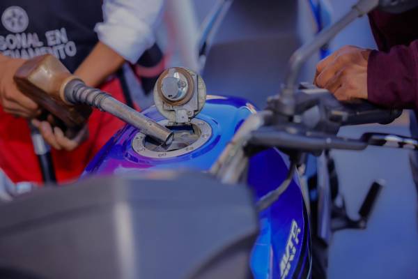 <i>El Organismo Ejecutivo impulsa actualmente el Decreto 21-2026, una iniciativa que establece límites a los precios finales de las gasolinas y el diésel en las estaciones de servicio. Foto de cortesía</i>