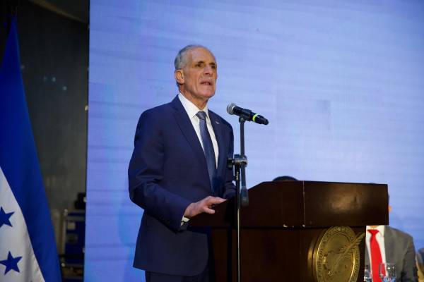 <i>El Presidente de Honduras afirmó que trabajará incansablemente para garantizar que cada periodista en Honduras pueda desempeñar su labor en condiciones de seguridad, integridad y respeto a la dignidad humana. Foto de cortesía</i>