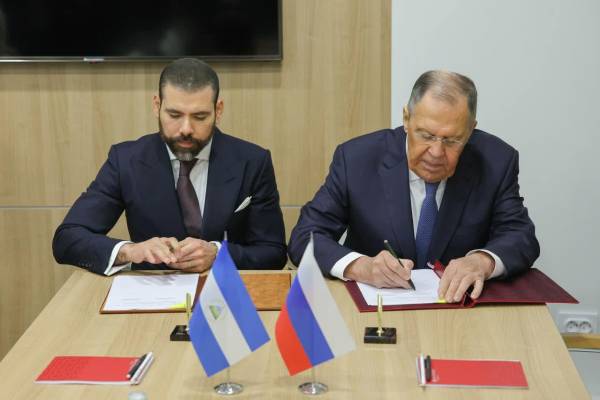 <i>Los acuerdos fueron suscritos en el marco de una reunión entre el ministro de Exteriores ruso, Serguéi Lavrov, y Laureano Ortega Murillo, hijo de los esposos y copresidentes de Nicaragua, Daniel Ortega y Rosario Murillo. Foto de cortesía</i>