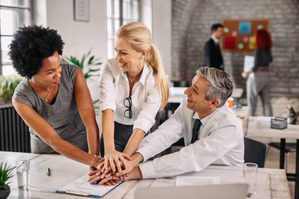 <i>Las organizaciones enfrentan un desafío que va más allá de los resultados financieros: lograr que las personas se involucren genuinamente con su trabajo y encuentren un propósito en lo que hacen. Foto de iStock</i>